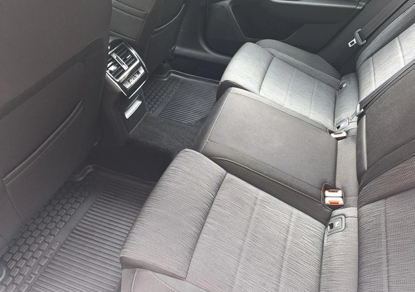 Skoda Superb cena 59900 przebieg: 220000, rok produkcji 2018 z Toruń małe 497